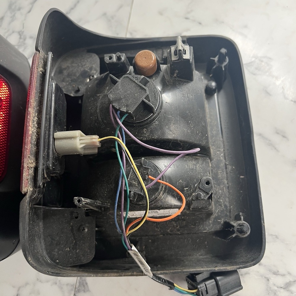 2018-2025 Jeep Wrangler JL Left & Right Set Tail Lights w/ Wiring Harness - Picture 7 of 9